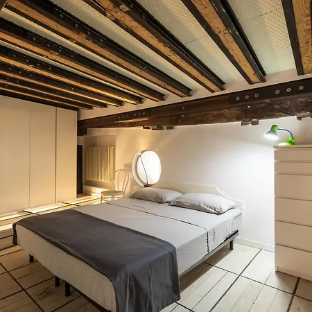 Navona Award Collection